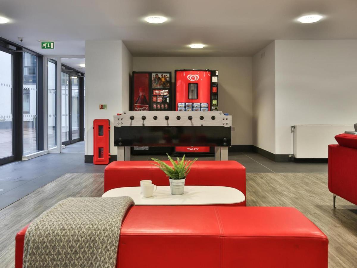 런던 Sterling Court In Wembley 아파트 외부 사진