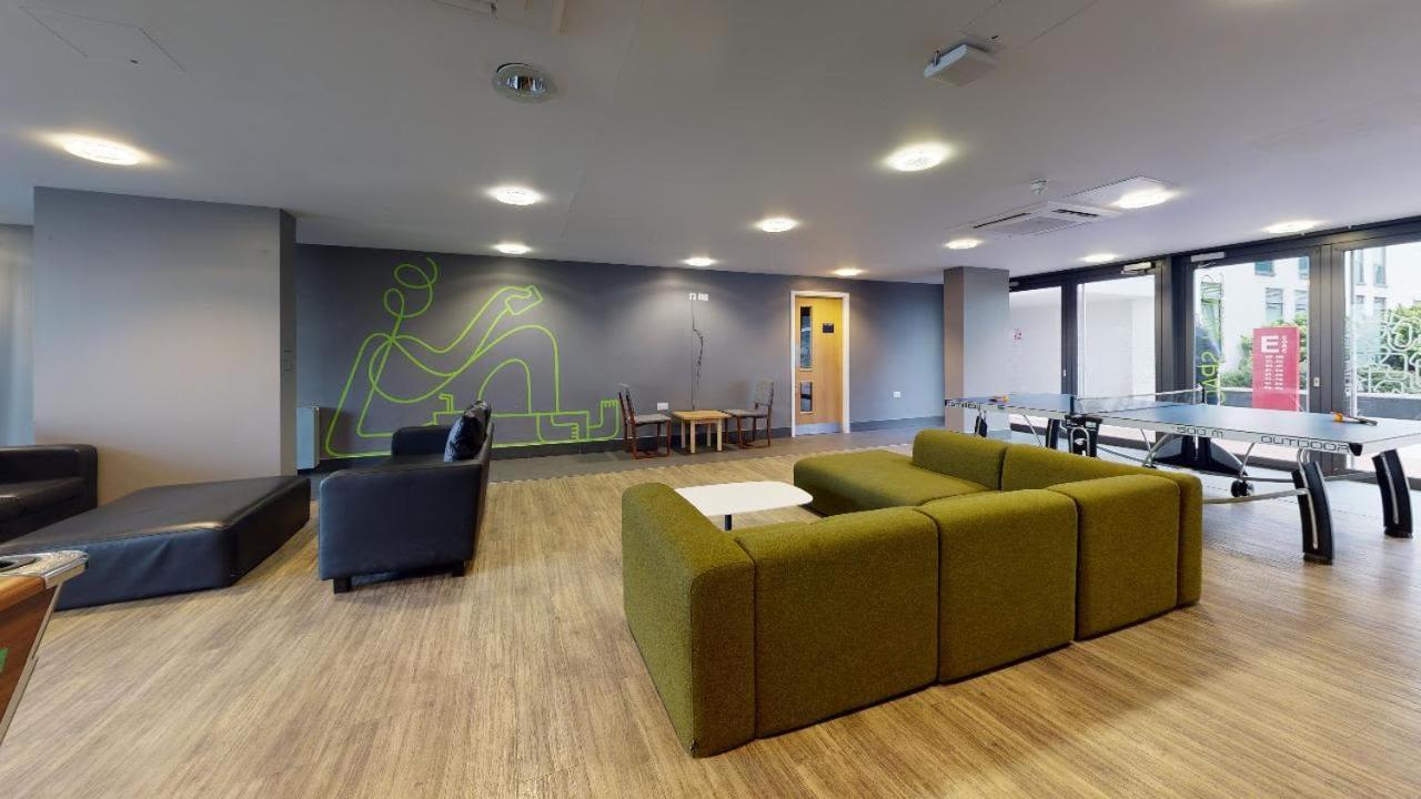 런던 Sterling Court In Wembley 아파트 외부 사진